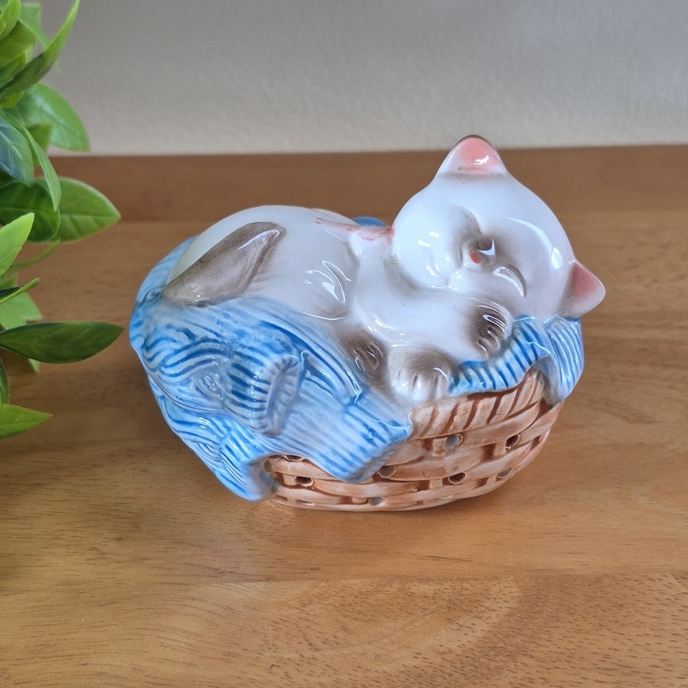 AVON 1984 Vintage Ceramic Sleeping Kitten Figurine Potpourri Pomander Sachet